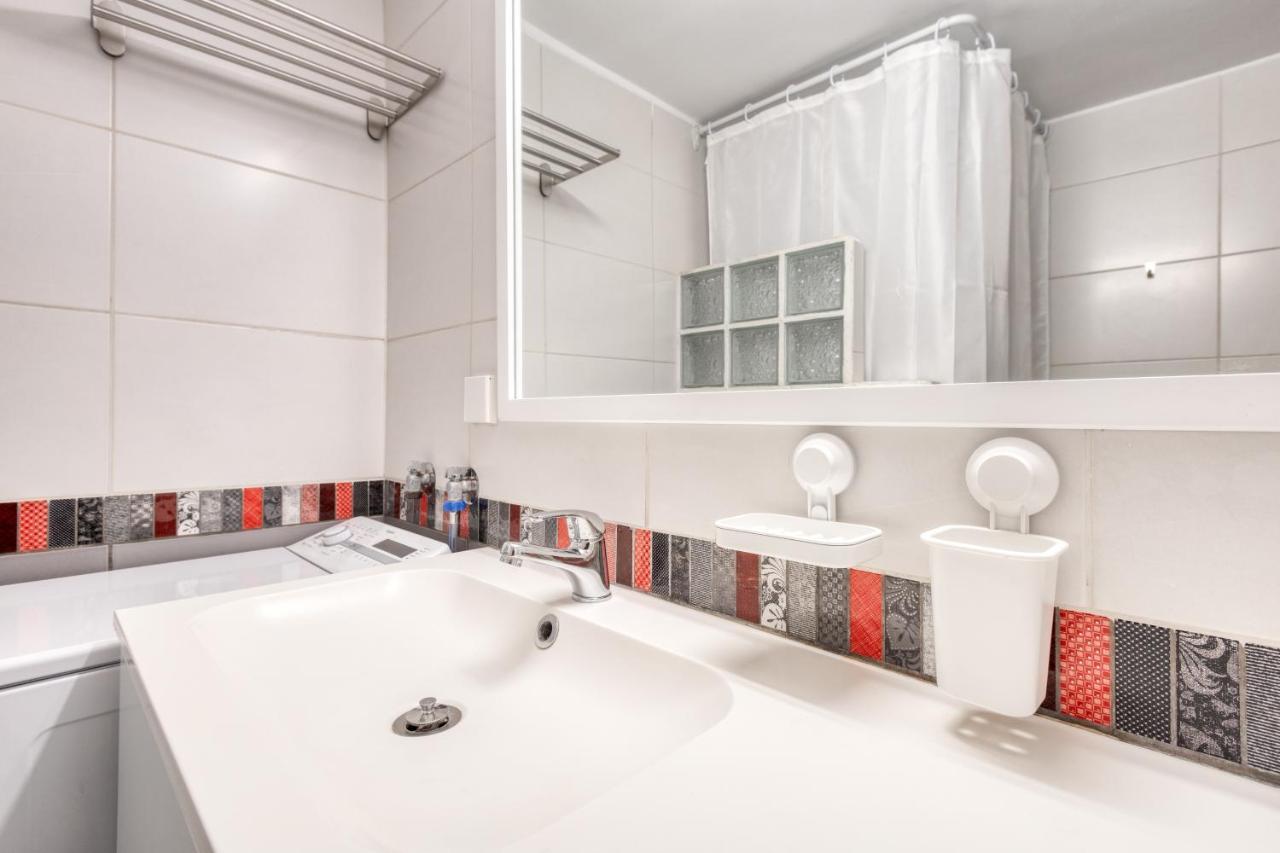 Modern 2-Bedroom Apt, 200M From The Acropolis Atene Esterno foto