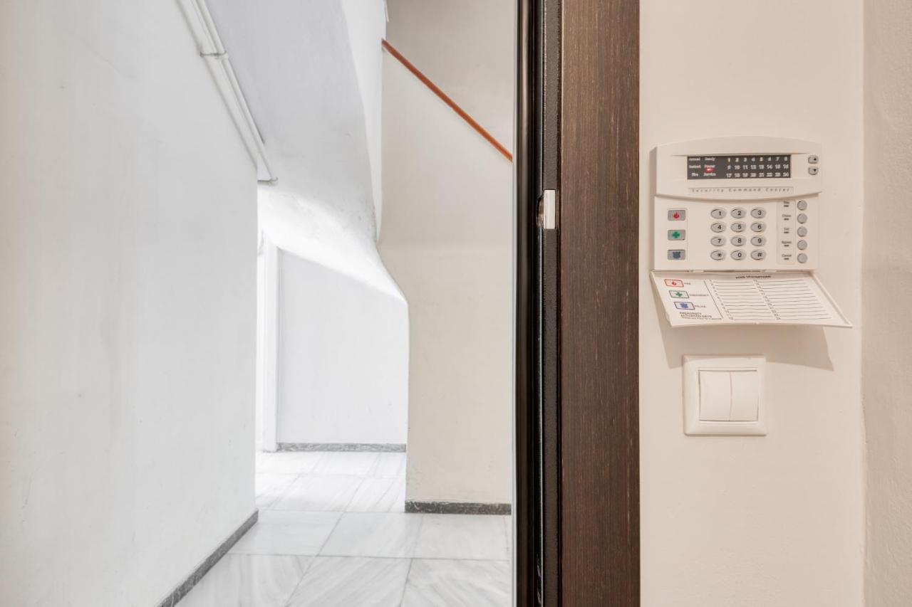 Modern 2-Bedroom Apt, 200M From The Acropolis Atene Esterno foto