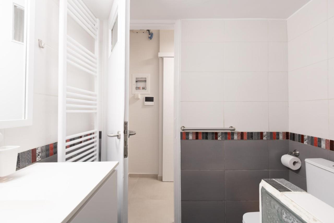 Modern 2-Bedroom Apt, 200M From The Acropolis Atene Esterno foto