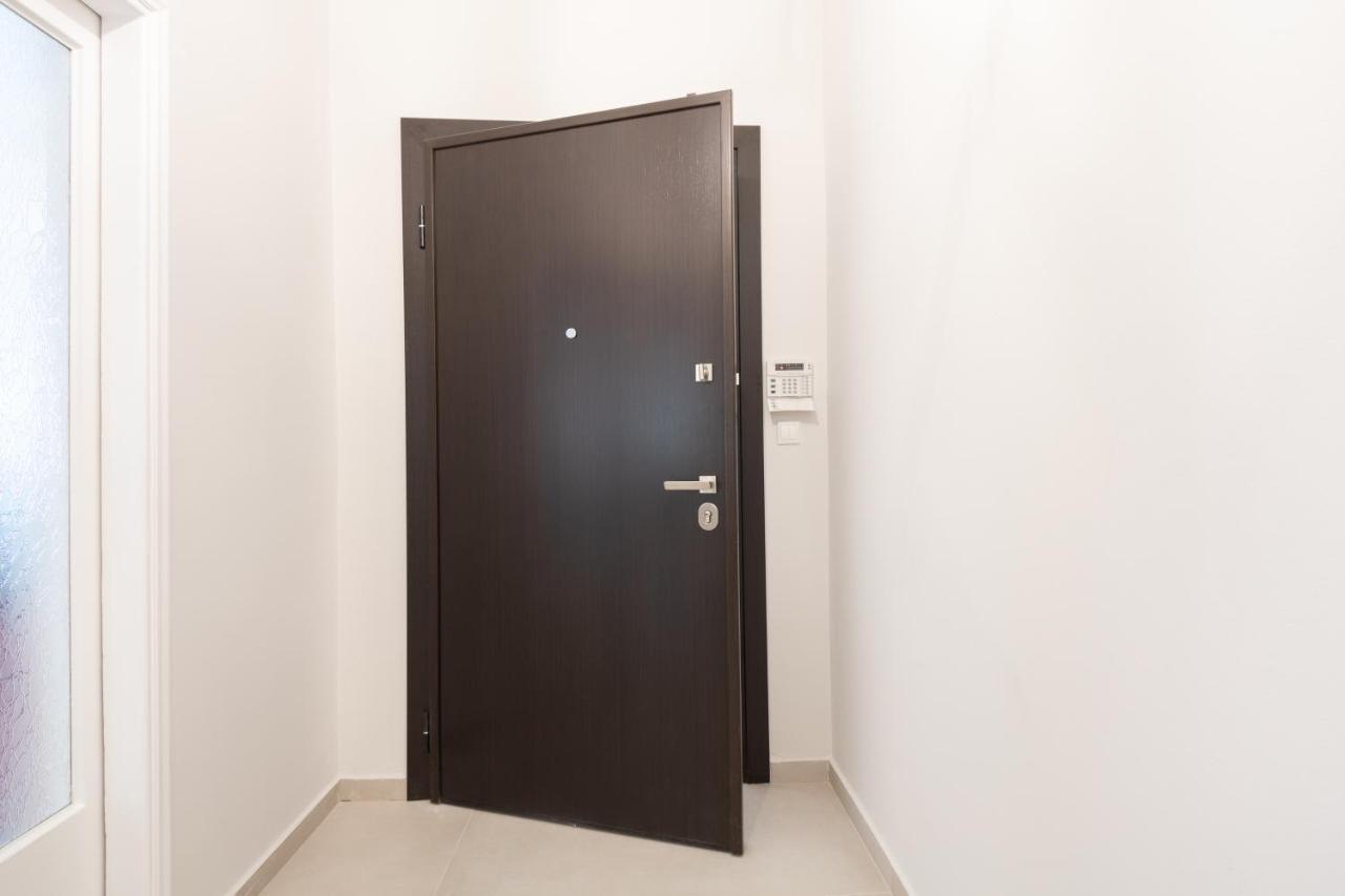 Modern 2-Bedroom Apt, 200M From The Acropolis Atene Esterno foto