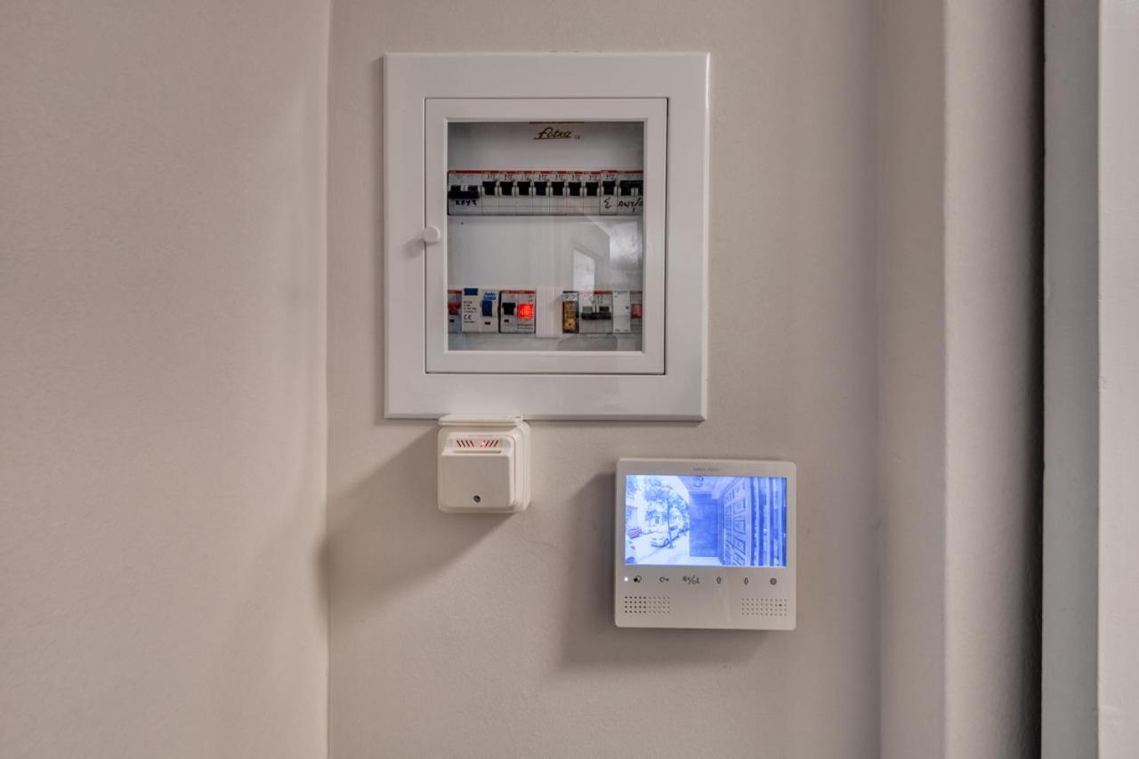 Modern 2-Bedroom Apt, 200M From The Acropolis Atene Esterno foto