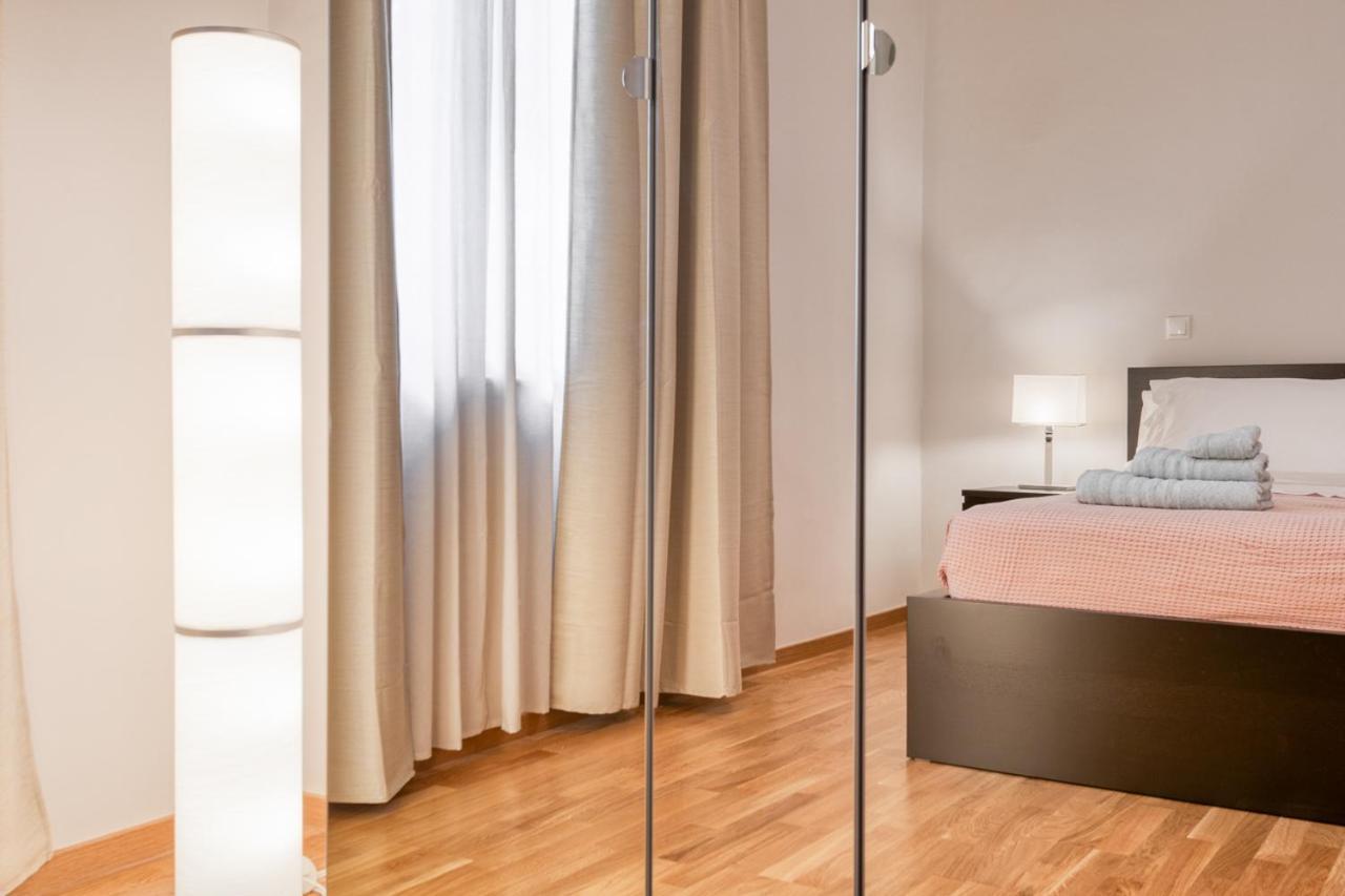 Modern 2-Bedroom Apt, 200M From The Acropolis Atene Esterno foto